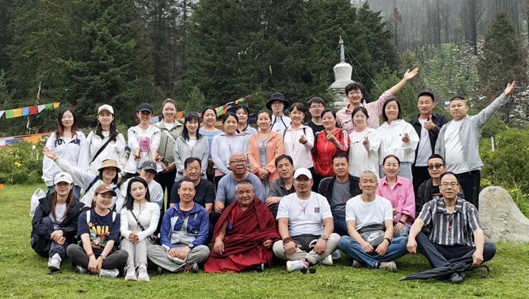 奇正集團達爾宗圣湖祈?；顒? class=